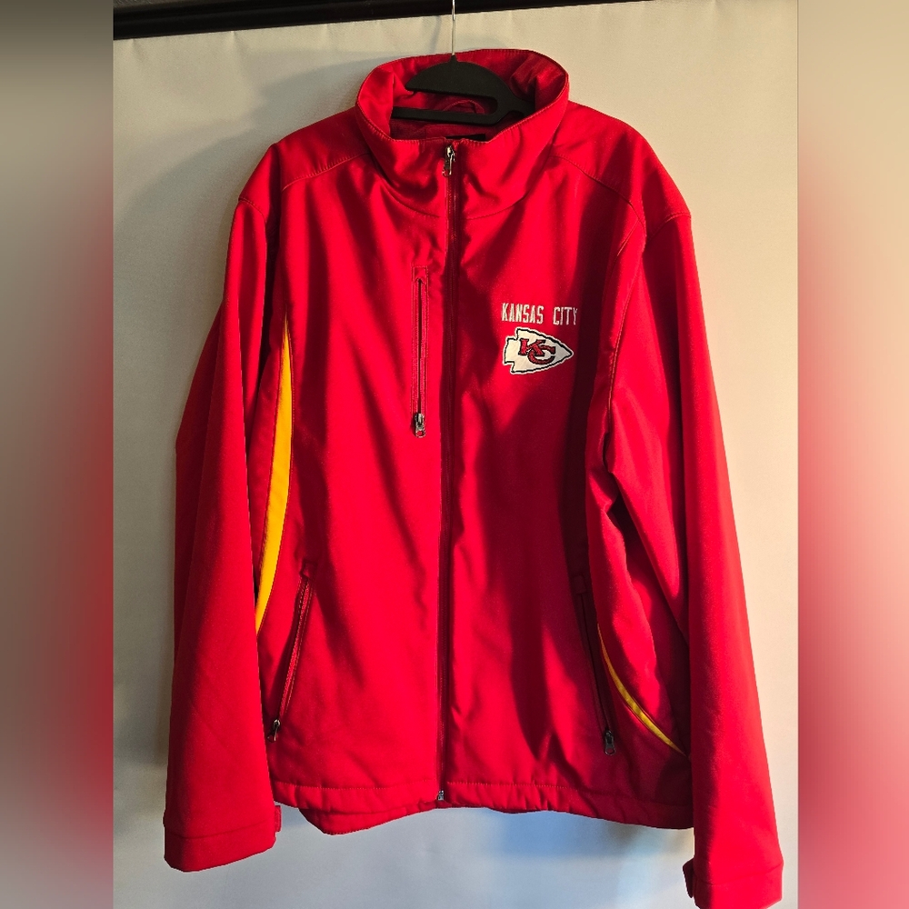 KANSAS CITY CHIEFS JACKET ATHLETIC- NFL RED/YELLOW SIZE XL/EG